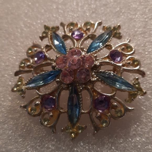 Fashion Brooch with Rhinestones - Picture 1 of 4